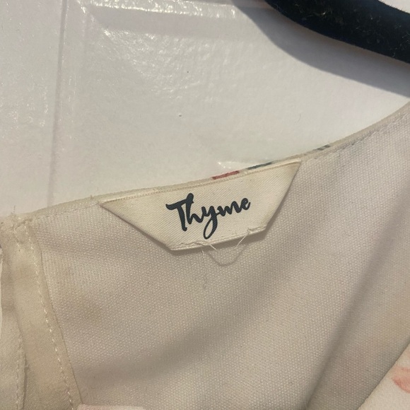 Flowy Floral Thyme Dress – Comfy & Bump-Friendly! - Picture 3 of 4